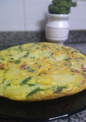 Una foto de Tortilla de papas y radicheta. 👩🏼🍳