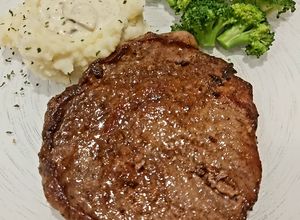 Foto resep Rib Eye Steak with Mashed Potato and Broccoli