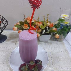 A picture of Strawberry shake.