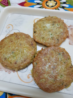 A picture of Leftover boiled rice cutlets.