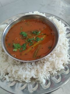 સિંધી કઢી(sindhi kadhi recipe in Gujarati) રેસીપી મુખ્ય ફોટો