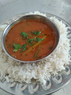 સિંધી કઢી(sindhi kadhi recipe in Gujarati) રેસીપી મુખ્ય ફોટો