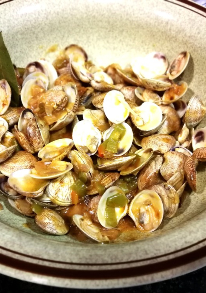 Una foto de Chirlas en salsa marinera - fácil