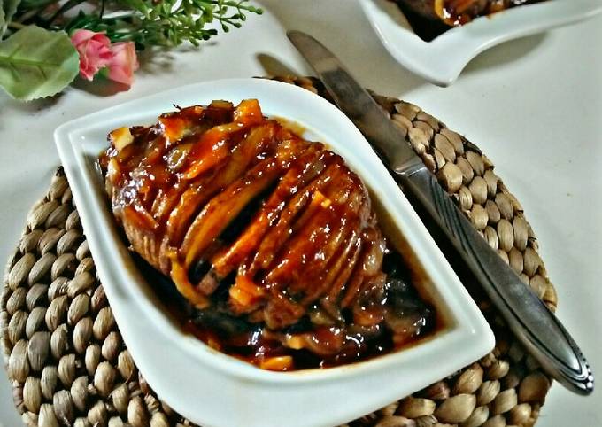 Hasselback Potatoes With Steak Sauce