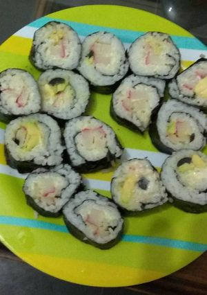 Una foto de Sushi variado