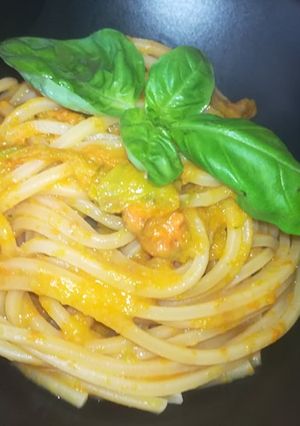 Foto di Summer Fever - Spaghetti alla chitarra con fiori di zucca, bisque di gamberi