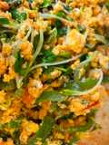 Huevo revuelto con pimiento verde