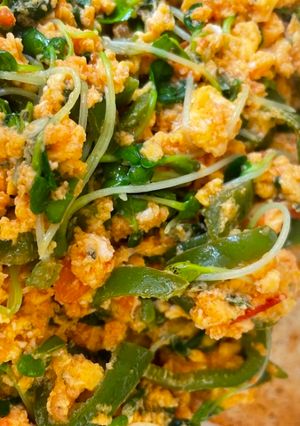 Una foto de Huevo revuelto con pimiento verde