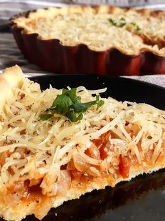 Une photo de Tourte aux oignons et aux tomates