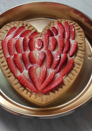 Foto di Crostata con crema pasticcera e fragole