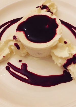 Una foto de Nougat Glacé avec Coulis Fruits Rouges