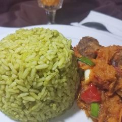 A picture of Green rice and Caropina sauce.