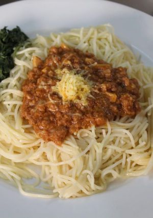 A picture of Spaghetti / minced meat.