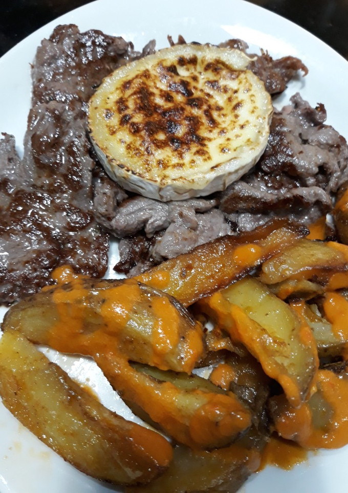Una foto de Presa Ibérica y patatas con mojo picón