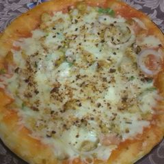 Pizza cheese with egg A picture of Pizza cheese with egg.