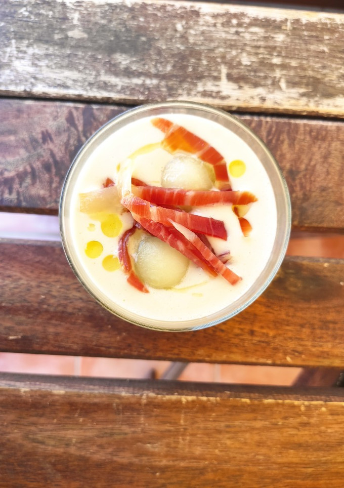 Una foto de Ajoblanco de anacardos y melón