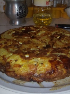 Una foto de Tortilla de papa rellena de queso