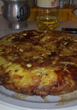 Una foto de Tortilla de papa rellena de queso