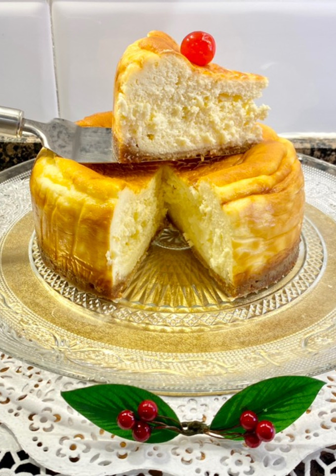Una foto de Pastel de queso con streusel de almendra