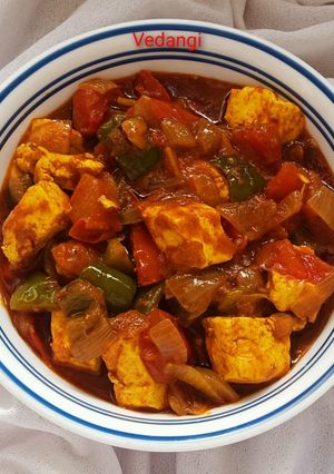 A picture of Paneer, Onion and Capsicum sabzi.