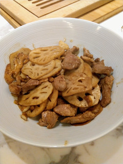 藕片炒梅花肉(低醣生酮餐)(家常菜)(一鍋到底料理) 的食譜成品照片