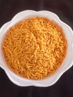 રાજગરો અને બટાકા ની સેવ (Rajgira Bataka Sev Recipe In Gujarati) રેસીપી મુખ્ય ફોટો