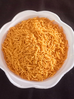 રાજગરો અને બટાકા ની સેવ (Rajgira Bataka Sev Recipe In Gujarati) રેસીપી મુખ્ય ફોટો