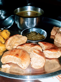 दाल बाटी (Dal baati recipe in Hindi) रेसिपी मुख्य फोटो