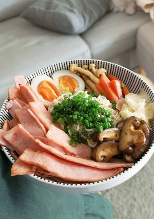 รูปของ บะหมี่เย็นซอสยูสุกับไข่อจิทามะ 🍋 (Low carb)​