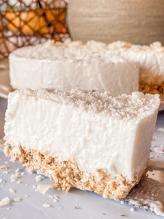 Una foto de Cheesecake fría de coco