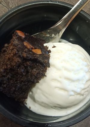 બ્રાઉની વીથ આઈસ્ક્રીમ(Brownie Recipe In Gujarati) રેસીપી મુખ્ય ફોટો