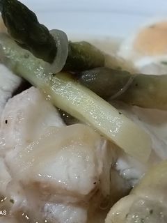 Una foto de Cazón en salsa con espárragos de Gavá