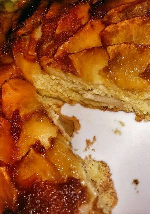 Una foto de Torta de manzana invertida 🎂🍎
