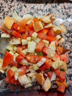 Una foto de Gazpacho en ensalada/pipirrana