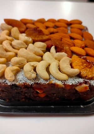 ખજૂર કેક(Khajur Cake Recipe in Gujarati) રેસીપી મુખ્ય ફોટો