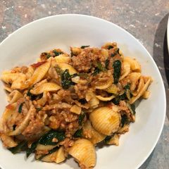 A picture of Pasta shell jollof.