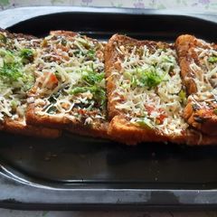 A picture of Garlic Brown Bread mix vegetables cheese mini bread pizza.
