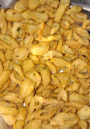Foto resep Kue bawang gunting/ Kripik Bawang Renyah