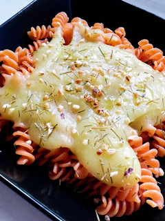 Foto di Pasta di lenticchie con crema al porro e granella di nocciole