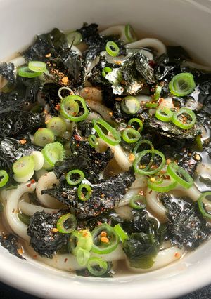 A picture of Wakame & Nori Udon Soup.