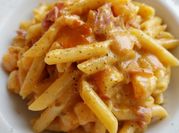 Una foto de macarrones con gambas