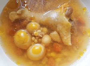 Hình của món Đùi gà hầm táo đỏ, kì tử, hạt kê.