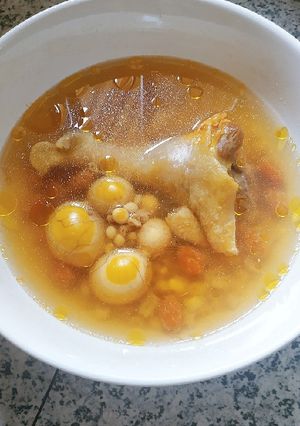 Hình của món Đùi gà hầm táo đỏ, kì tử, hạt kê.