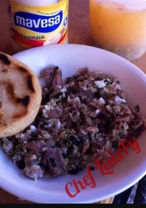 Una foto de Huevos revueltos con bledo (pira) y atún LuisFy