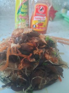 Hình của món Miến xào lòng gà.