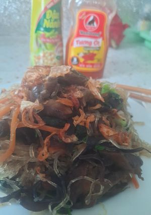 Hình của món Miến xào lòng gà.