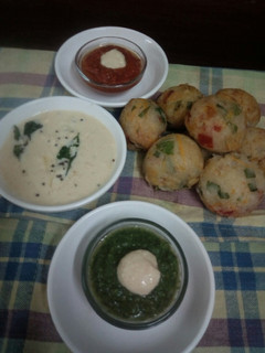 વેજીટેબલ સુજી બોલ્સ(vegetables suji balls recipe) રેસીપી મુખ્ય ફોટો