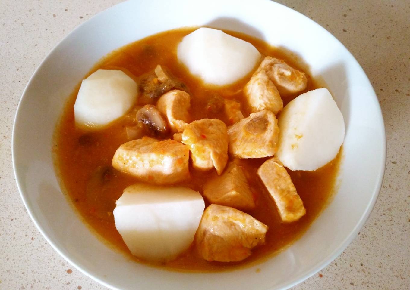 Pollo en salsa de champiñones