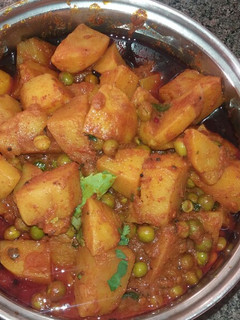 વટાણા બટાકા નુ શાક રેસીપી મુખ્ય ફોટો