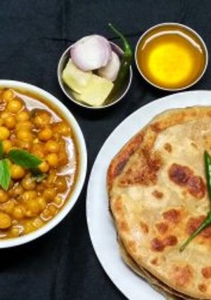 আলুর পরোটা রেসিপির প্রধান ছবি